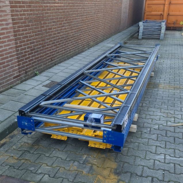 Voordeelpartij gebruikte Esmena palletstelling 4250/4600x7500x1100 mm (hxbxd) 3 niveaus