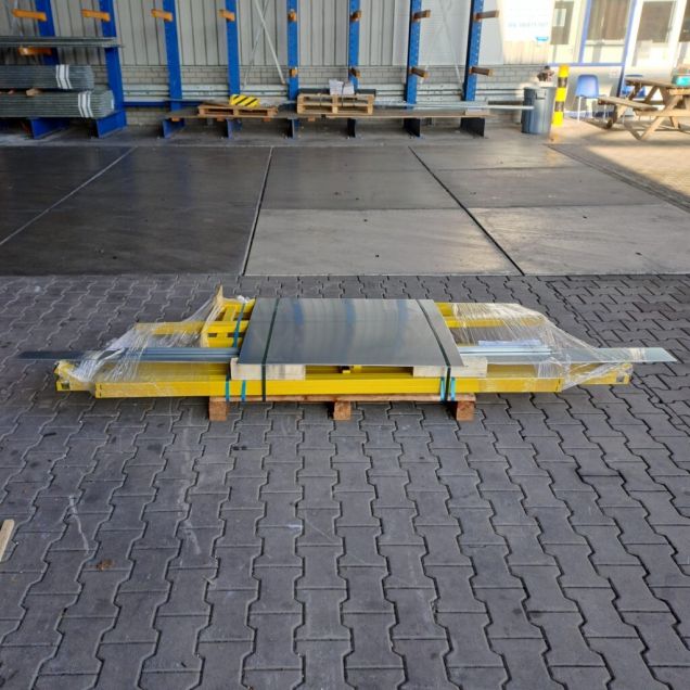 Zo goed als nieuw kantelhek 2000x1580x1560 mm (hxbxd) geel