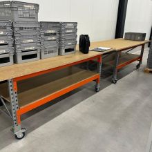 2 gebruikte dubbellaags inpaktafels op wielen 2680x1100x940 mm (lxdxh)