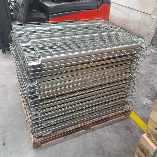 Voordeelpartij 36 gebruikte draadroosterlegborden 880x1100 mm (bxd)